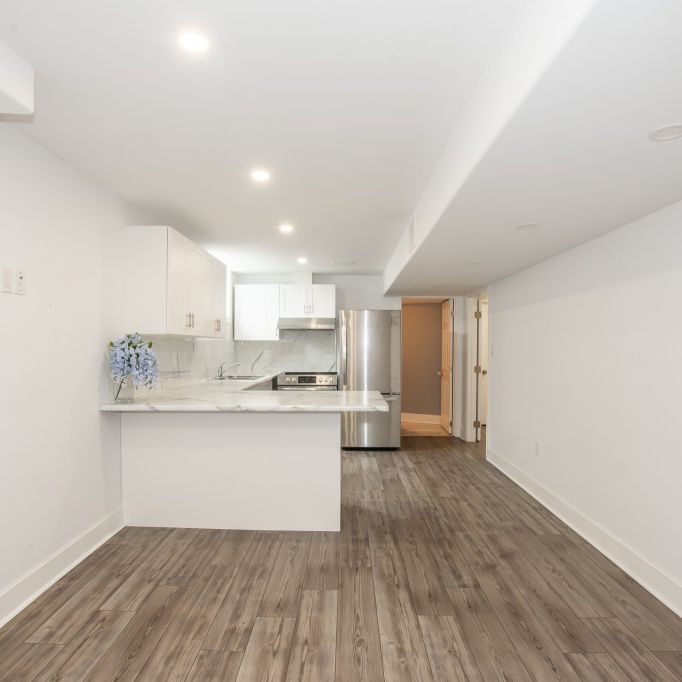 8487 Jennifer Cres, Niagara Falls - All Inclusive 1 Bedroom Unit - Photo 1