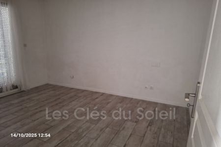 Location Appartement 2 pièces 38m² TOULON 83000 - Photo 3