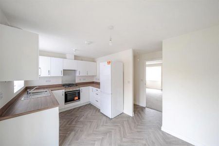 4 bedroom semi-detached house to rent - Photo 4