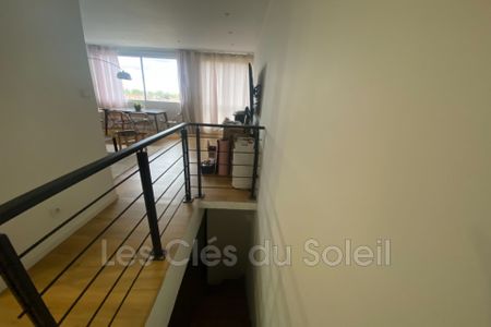 Location Appartement 4 pièces 72m² HYERES 83400 - Photo 4