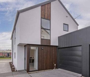 Stylish & Practical Living with Internal Garage! - Photo 5