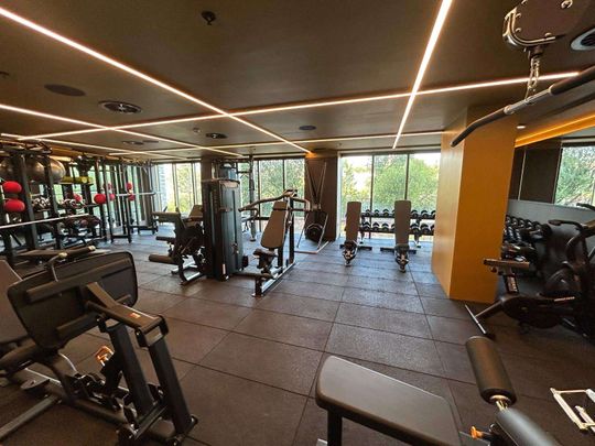 AVAILABLE NOW! BRAND NEW Fully Furnished One Double Bedroom, One Bathroom Apartment at the Victoria Riverside development. - Photo 1