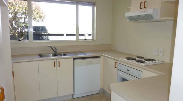 Rear Sunny 3 bedroom Townhouse - Photo 1