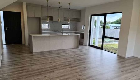 (Two Years old) 4-Bedroom Home | Prime Location - Photo 3