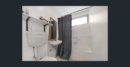 Bright One-Bedroom Apartment in Quiet Street with Parking - Photo 2