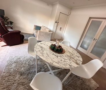 Elsternwick - Photo 2