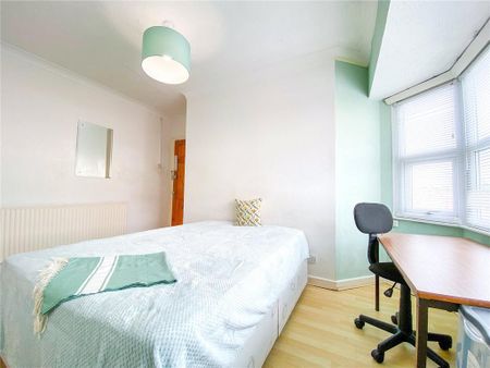 5 bedroom semi-detached house to rent - Photo 5