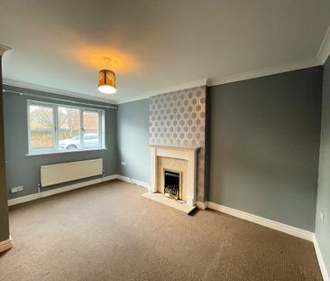 2 bedroom Semi-Detached House to let - Photo 1