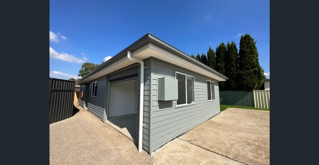 VERY RARE OPPORTUNITY - NEAR NEW GRANNY FLAT WITH SINGLE GARAGE PLUS PARKING PERFECT FOR A CARAVAN, BOAT, TRAILER AND MORE!!! - Photo 1