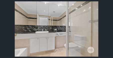 Luxury Waterfront Apartment - Photo 4