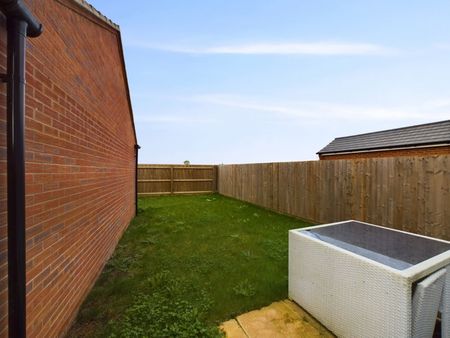 3 Bedroom - Photo 2