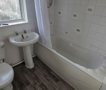 3 bedroom House To Let - Photo 6