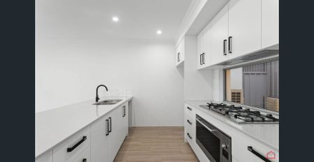 BRAND NEW CONTEMPORARY HOME - 8B LEVERBURGH ST - Photo 5