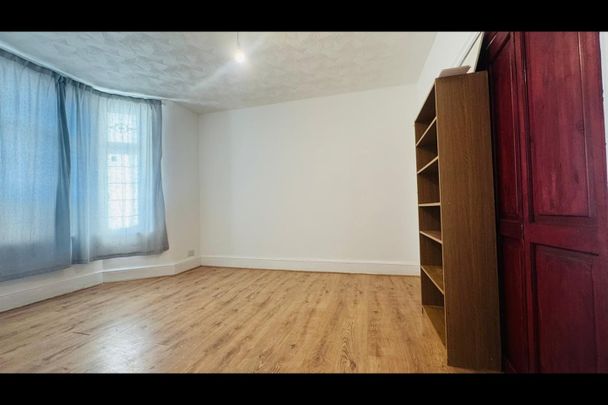 4 Bed Terraced House, Somerby Road, IG11 - Photo 1