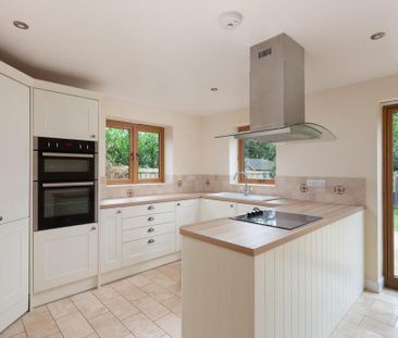 3 bedroom detached house to rent - Photo 2