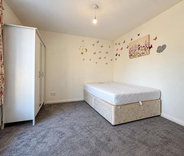 4 bedroom semi-detached house to rent - Photo 5