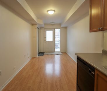 For Lease - 4975 Southampton Drive Unit# 195, Mississauga, Ontario - Photo 3
