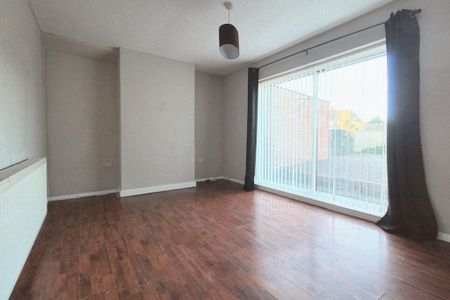 2 bedroom semi-detached house to rent - Photo 4