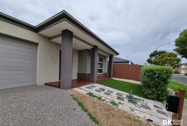 15 Anglers Ave, Point Cook, VIC 3030 (Residential)FAMILY ENTERTAINER! - Photo 1