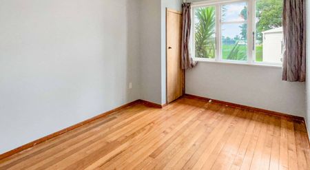 Charming 2-Bedroom Home in Papakura! - Photo 5