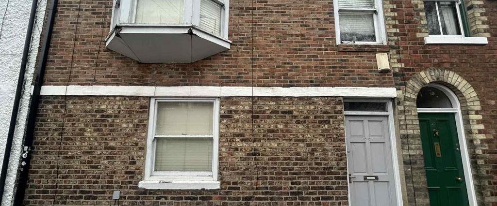 5 bedroom private hall to rent - Photo 1