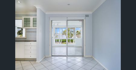 LARGE FAMILY HOME PERFECT FOR SUMMER! - Photo 4