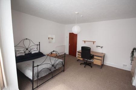 5 bedroom terraced house to rent - Photo 3