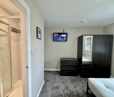 1 bedroom in a house share to rent - Photo 4
