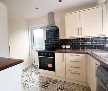 3 bedroom semi-detached house to rent - Photo 6