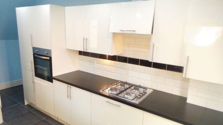 3 bedroom terraced house to rent - Photo 3