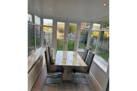 4 bedroom house to rent - Photo 3