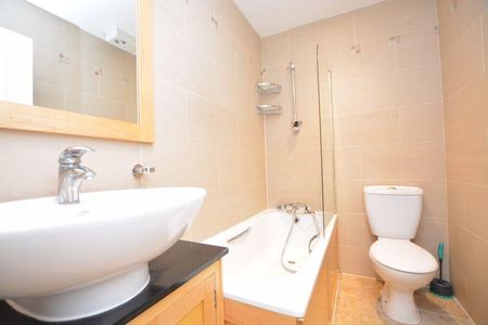 2 bedroom flat to rent - Photo 4