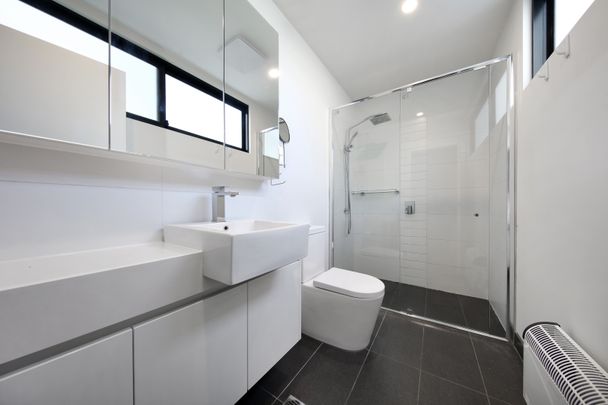 1/27 Nicholson St, Bentleigh VIC 3204 - Townhouse For Rent | Domain - Photo 1