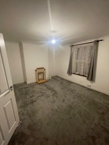 4 Bed Terraced House, Clark St, BS5 - Photo 4