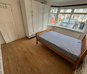 4 bedroom terraced house to rent - Photo 1