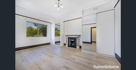 Immaculately Renovated 4 Bedroom House - Photo 4