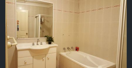 Perfectly Located 3 Bedroom Villa - Photo 4