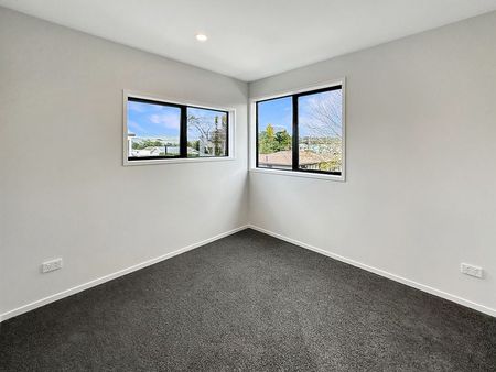 MODERN TWO BED TWO BATH TOWNHOUSE - Photo 3