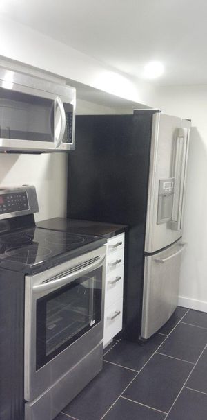 ** COMPLETELY RENOVATED LUXURY ** - Photo 1