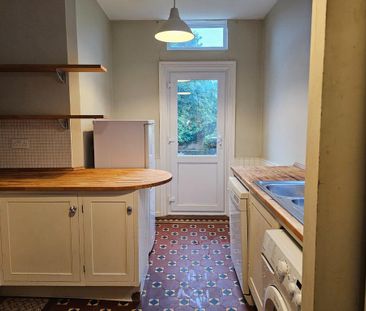 4 bedroom semi-detached house to rent - Photo 2