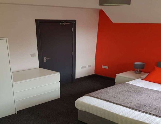 Market Road Room 2 - Photo 1