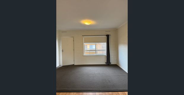 Great unit in fantastic location! - Photo 1