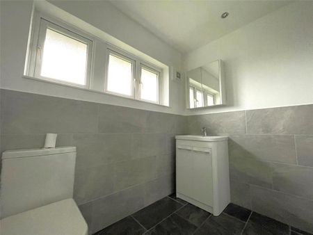 3 bedroom end of terrace house to rent - Photo 4