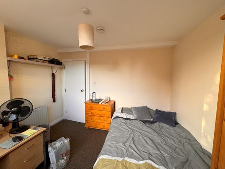 Burnholme Grove, Tang Hall - P1480 - Photo 3