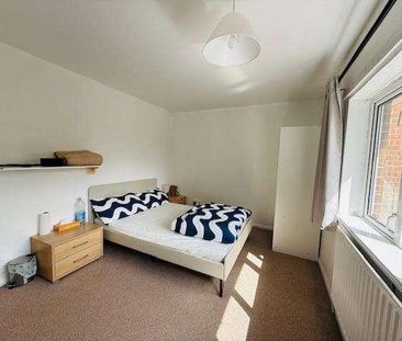 Goose Green, Farnham Royal, Slough, SL2 - Photo 4