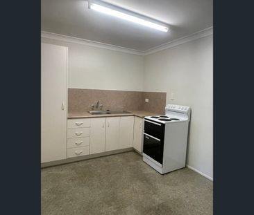 2/335 Lawrence Avenue, Frenchville, Qld 4701 - Photo 5