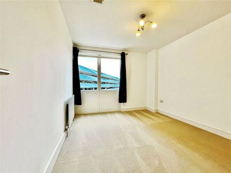 2 bedroom apartment to rent High Street, Poole, Dorset, BH15 - Photo 4