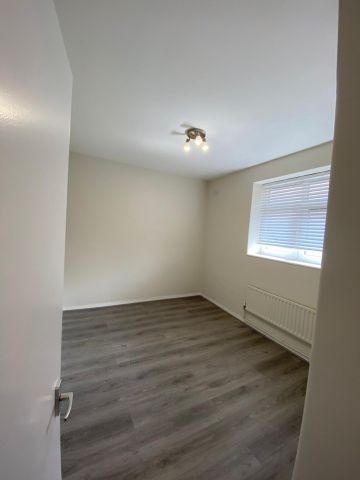 2 Bed Flat, Frome House, SE15 - Photo 2