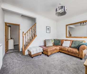 2 bedroom end of terrace house to rent - Photo 2