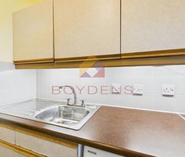 California Close, Colchester - Photo 6